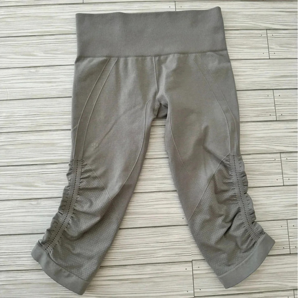 Lululemon | In The Flow Crop Leggings - Size 6 - Picture 6 of 7